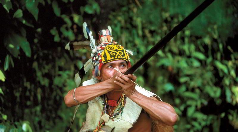 Jäger mit Blasrohr © Sarawak Tourism Board